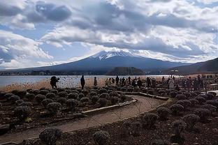 京媒：李铁案今日开庭，很多记者昨晚就守候在法院外等待开庭时刻